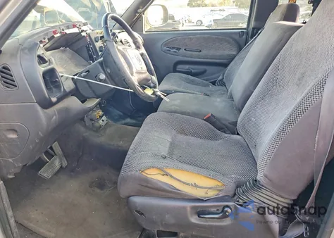 2001 Dodge Ram 1500 из США, поврежденный, VIN 3B7HC13Y01M540948